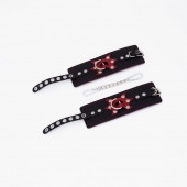 Черные кожаные наручники с красным декором и строчкой - Crazy Handmade - купить с доставкой в Красногорске