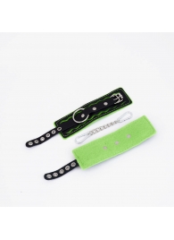 Черно-зеленые кожаные наручники с зеленой строчкой - Crazy Handmade - купить с доставкой в Красногорске