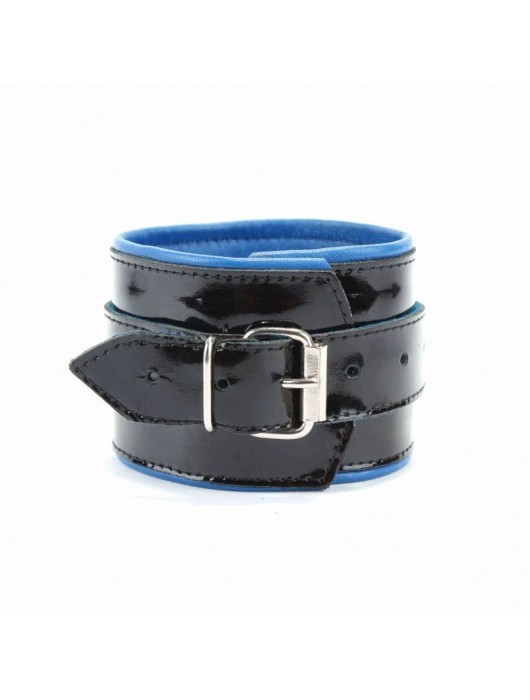 Чёрные лаковые наручники с синим подкладом - БДСМ Арсенал - купить с доставкой в Красногорске