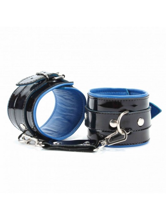 Чёрные лаковые наручники с синим подкладом - БДСМ Арсенал - купить с доставкой в Красногорске