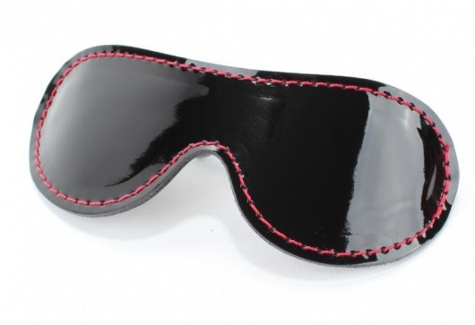 Чёрная перфорированная маска из кожи с красной строчкой - БДСМ Арсенал - купить с доставкой в Красногорске