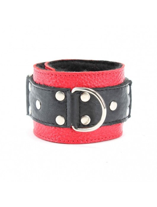 Красно-чёрные кожаные наручники с меховым подкладом - БДСМ Арсенал - купить с доставкой в Красногорске